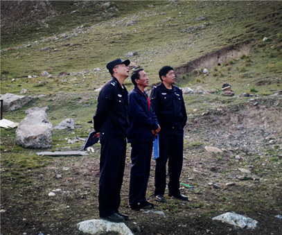 興?？h公安局治安大隊(duì)到銅鑫公司例行安全專(zhuān)項(xiàng)檢查